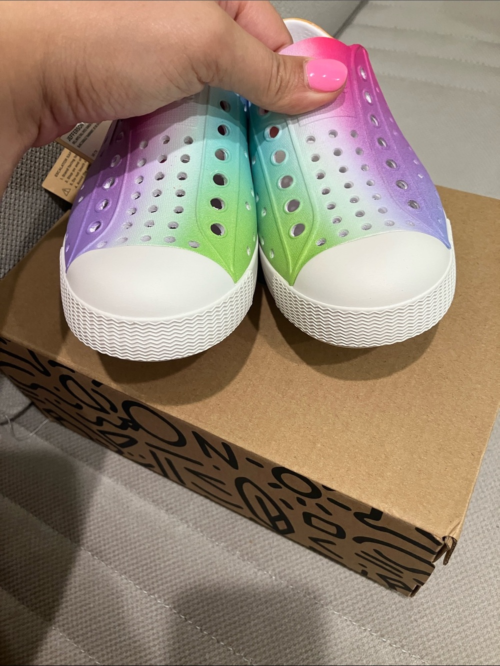 NEW IN BOX NATIVE Kids Rainbow Gradient Slip-On Shoes - Multi SIZE C11 - Picture 7 of 12